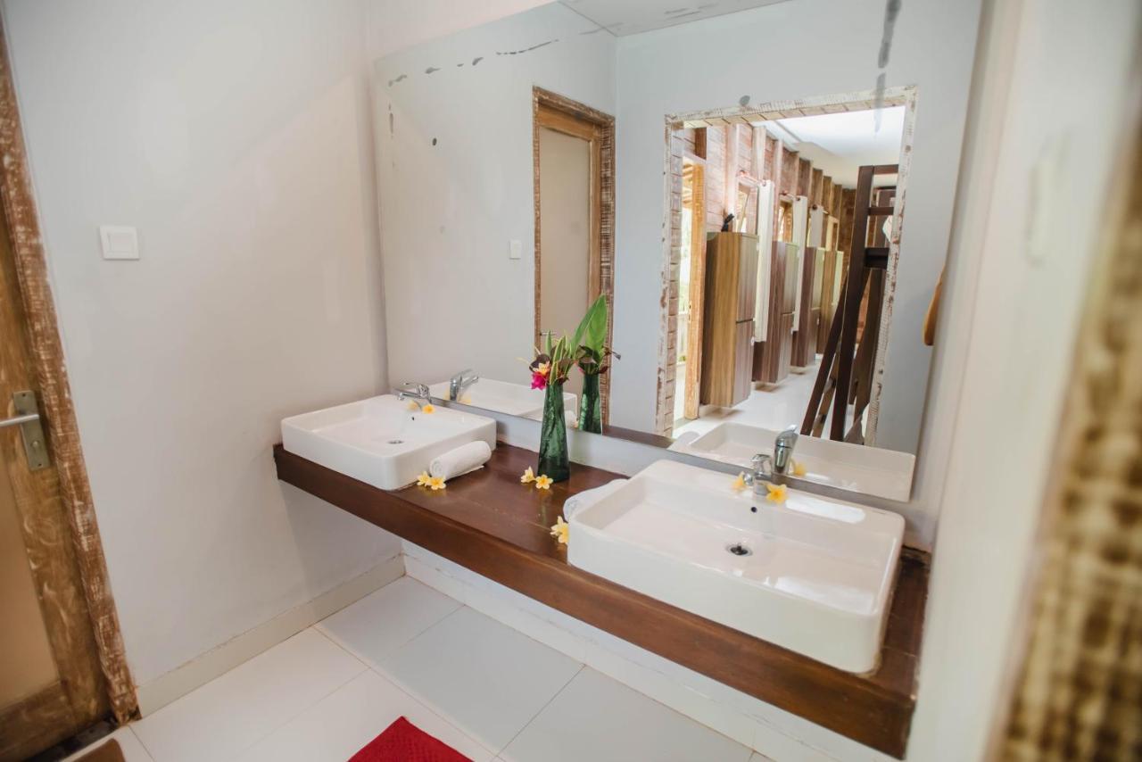 Acala Hostel & Reef Bar Toyapakeh Dış mekan fotoğraf