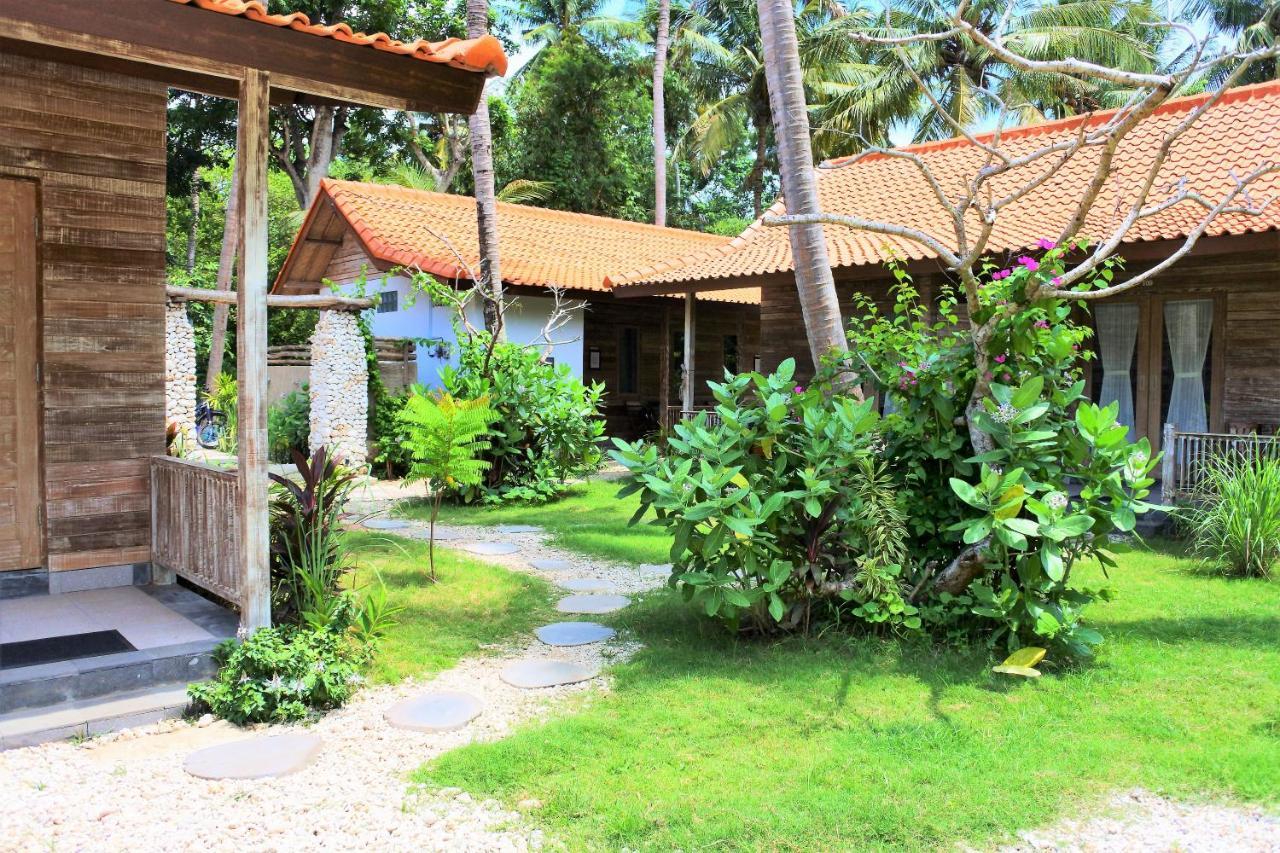 Acala Hostel & Reef Bar Toyapakeh Dış mekan fotoğraf