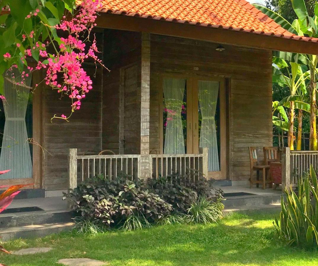 Acala Hostel & Reef Bar Toyapakeh Dış mekan fotoğraf